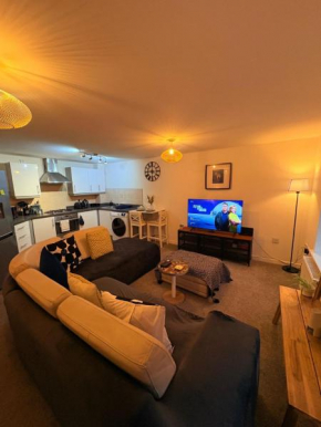 2 bedroom 2 bathroom ground floor apartment in central location